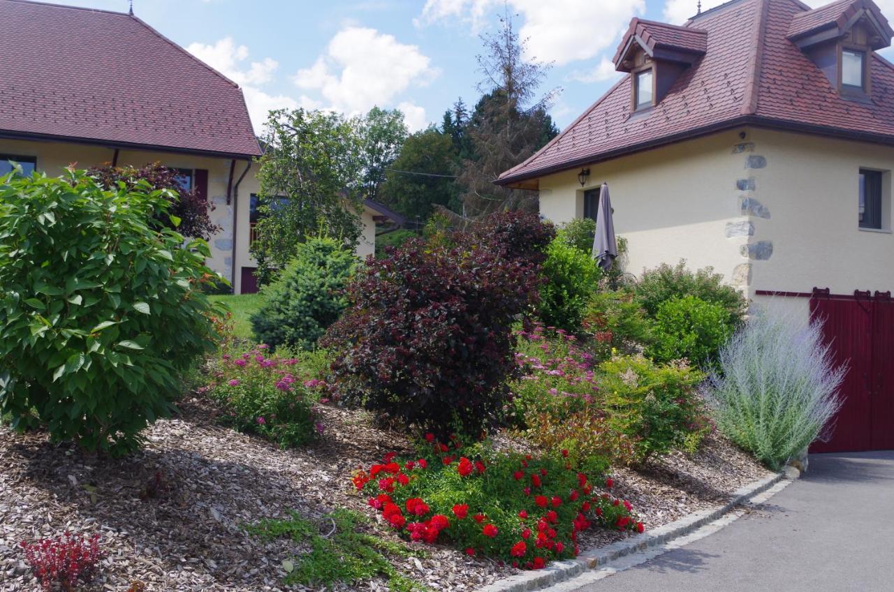 Le Paon Bleu Annecy Poisy Bed & Breakfast Eksteriør bilde